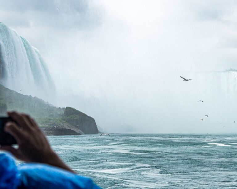 Niagara Falls, USA: Maid of Mist & Cave of Winds Combo Tour