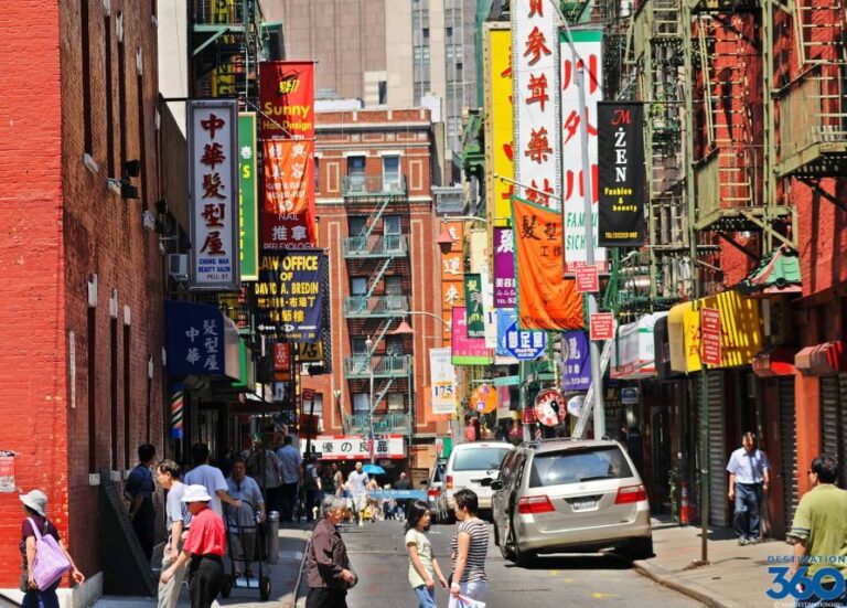 NYC: Walking Tour With Local Guide and 15 Top NYC Sights