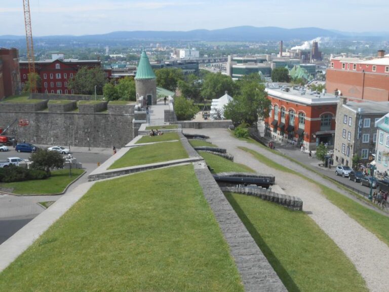 Old Quebec City Self-Guided Walking Tour and Scavenger Hunt