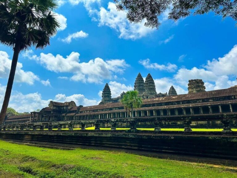 One-Day Small Circuit Tour: Angkor Wat, Bayon, Ta Prohm