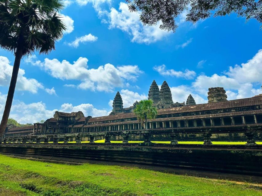 One-Day Small Circuit Tour: Angkor Wat, Bayon, Ta Prohm