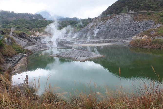 One-day Yangmingshan NP Beitou Hot Spring Park and Tamsui Tour Package