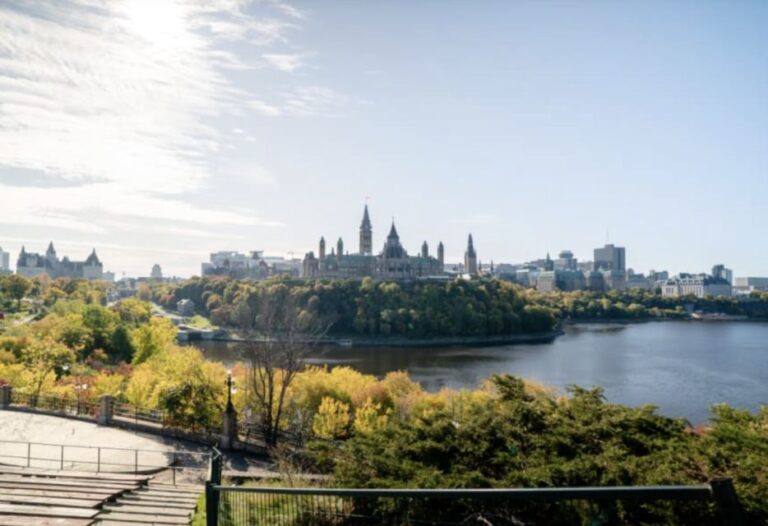 Ottawa: Best of Ottawa Small Group Tour With River Cruise