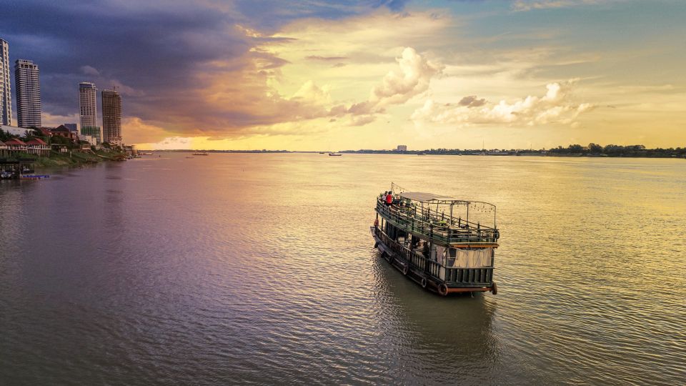 Phnom Penh: Bike & Boat Guided Tour Included Snacks & Beers