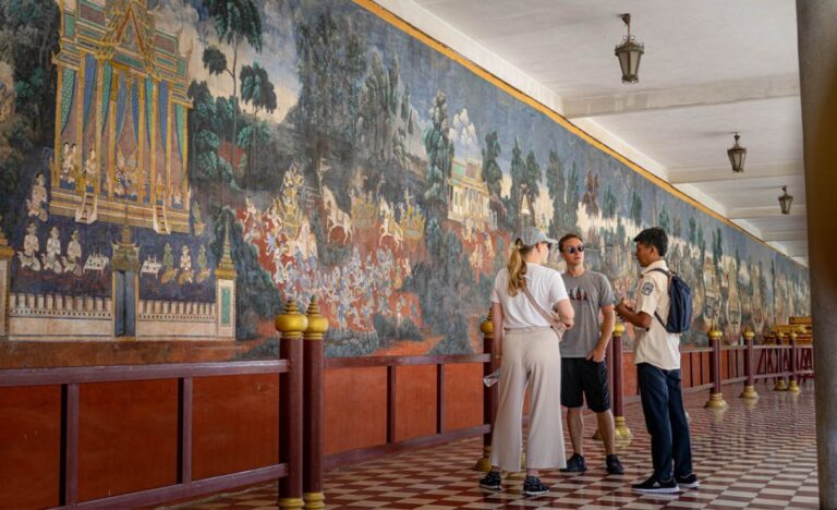 Phnom Penh: Historical Guided Tour