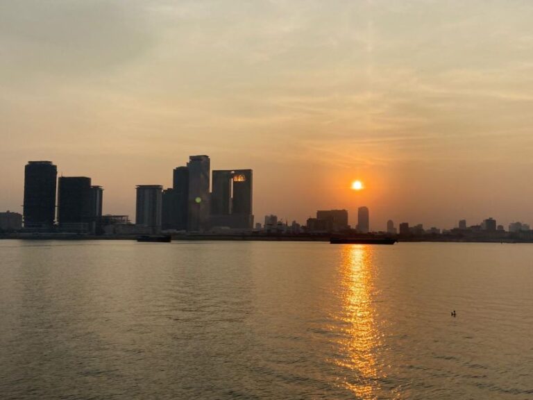 Phnom Penh: Mekong River Sunset Cruise With Free Flow Drink
