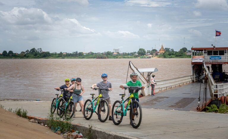 Phnom Penh: Silk Islands Half-Day Bike Tour
