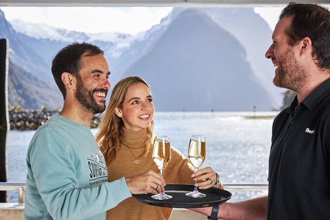 Premium Milford Sound Cruise Including Lunch