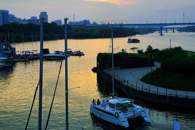 Private Catamaran Yacht Tour in Han River - Tour Pricing and Booking Process
