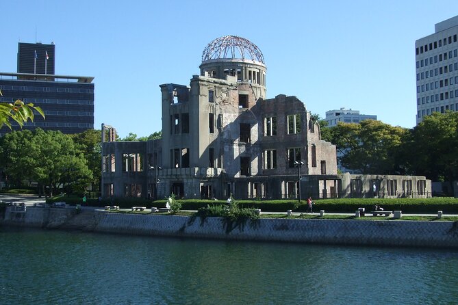 Private Historic and Distillery Chauffeured Tour in Hiroshima