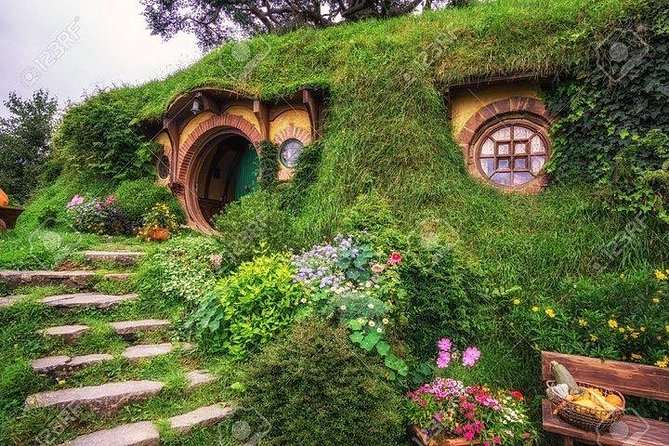 Private Luxury Tour to Hobbiton Movie Set & Waitimo Glowworm Cave - Tour Pricing and Booking Details