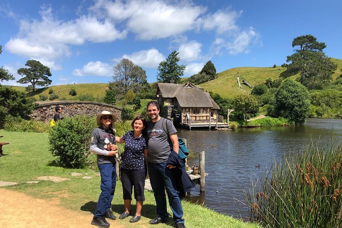 Private Small Group Tour From Auckland to Hobbiton Movie Set.