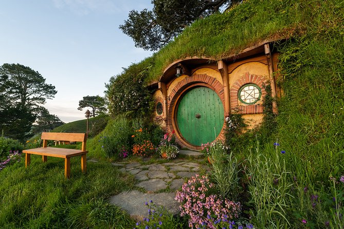 Private Tour: Hobbiton Movie Set & Hamilton Gardens Experience - Experience Highlights