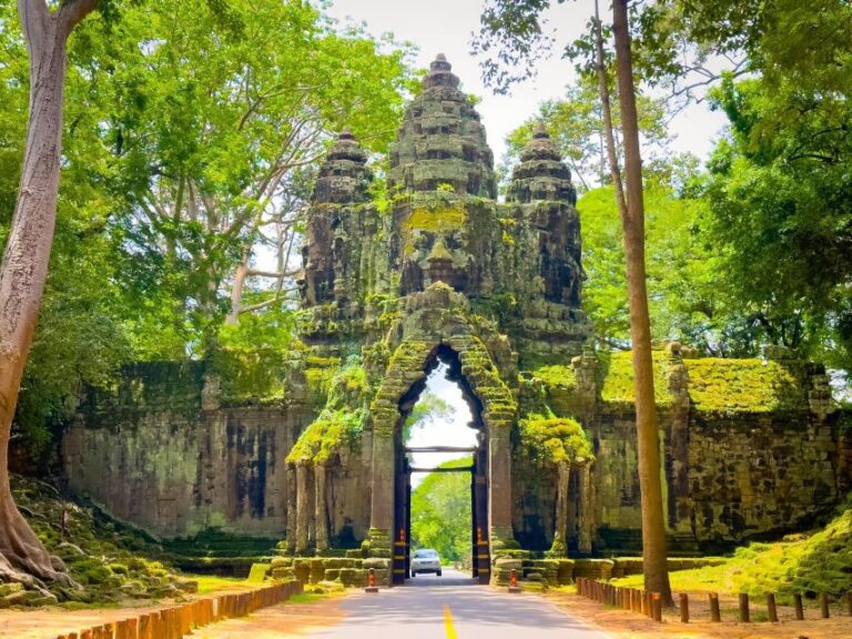 Siem Reap: Angkor Wat and Angkor Thom Day Trip With Guide