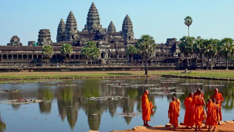 Siem Reap: Angkor Wat: Small-Group Sunrise Tour