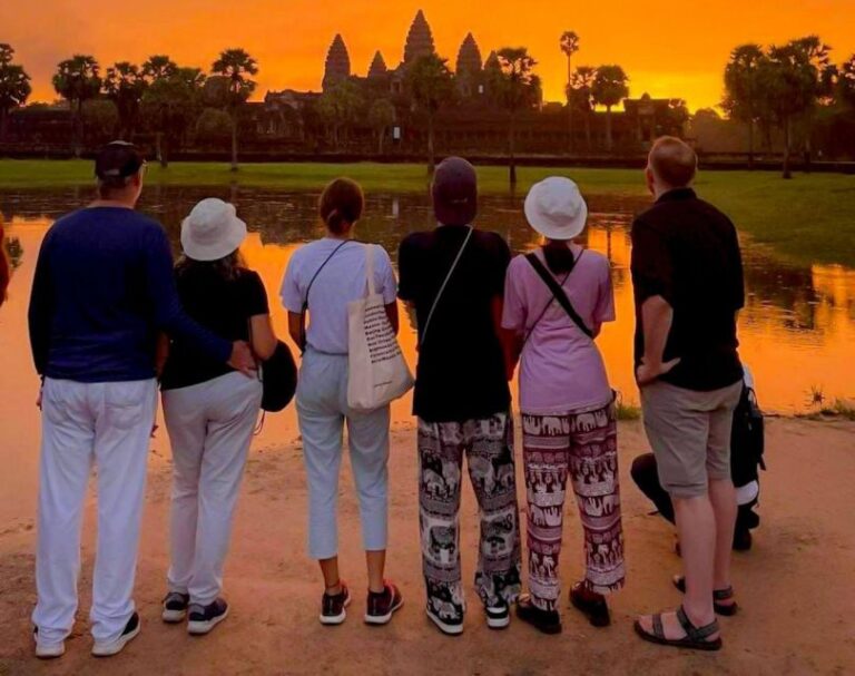 Siem Reap: Angkor Wat Sunrise Small-Group Guided Day Tour