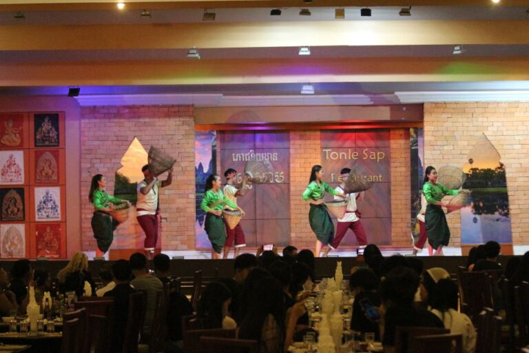 Siem Reap: Apsara Dance Show & Dinner With Tuk-Tuk Transfers