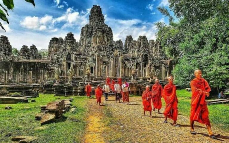 Siem Reap: Personalised Angkor Wat Sunrise Tour by Tuk-Tuk