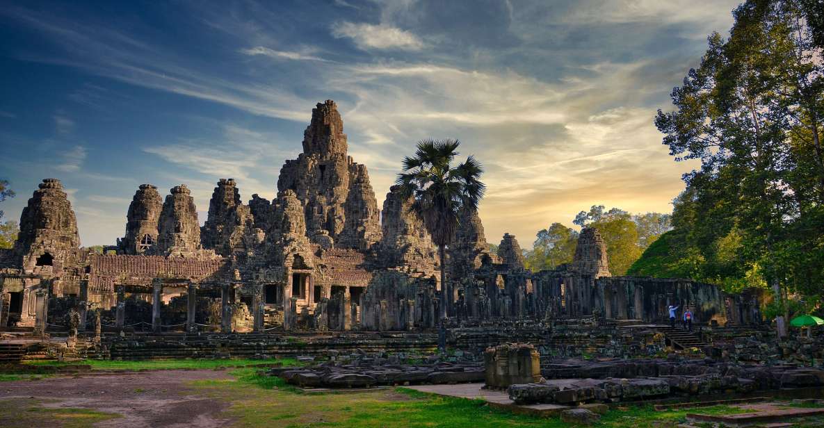 Siem Reap: Small Circuit Tour by Mini Van With English Guide - Pickup Details and Attractions