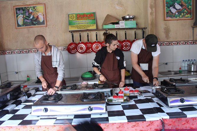 Subak Cooking Class (Balinese Cooking School) 9 Dish Cooking and Market Tour