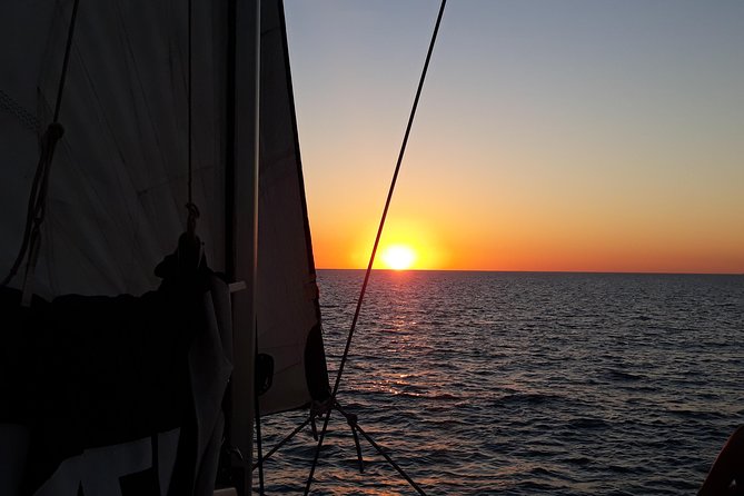 Sunset 3-Hour Cruise From Darwin With Dinner and Sparkling Wine