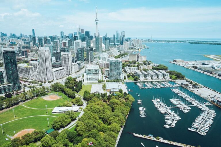 Toronto: Best of Toronto and Waterfront Self-Guided Tour