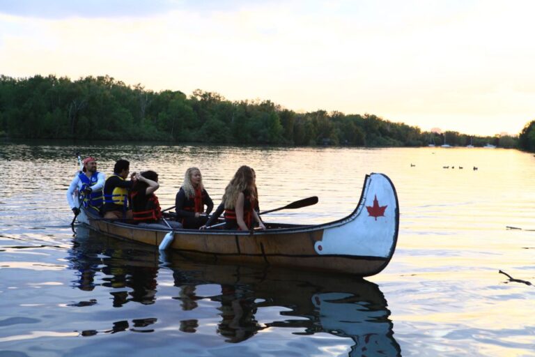 Toronto: Fall Foliage Canoe Tour of the Toronto Islands