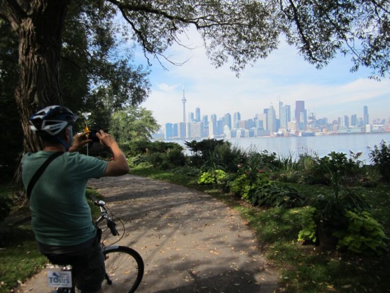 Toronto Islands: Morning or Twilight 3.5-Hour Bike Tour