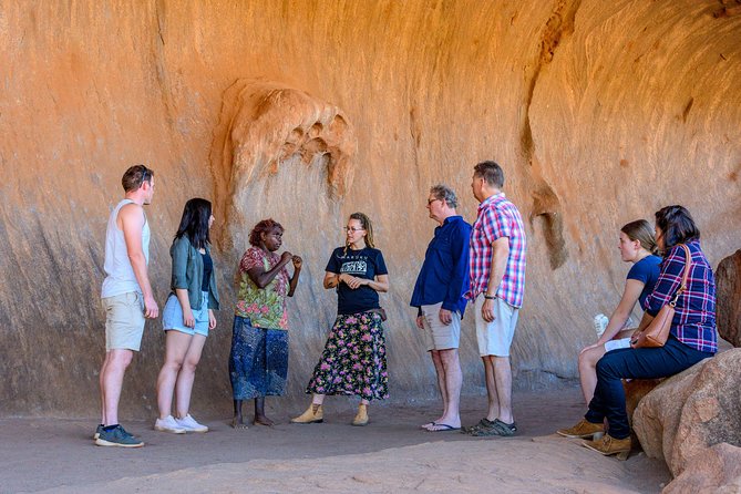 Uluru Aboriginal Art and Culture - Local Aṉangu Guide Leadership