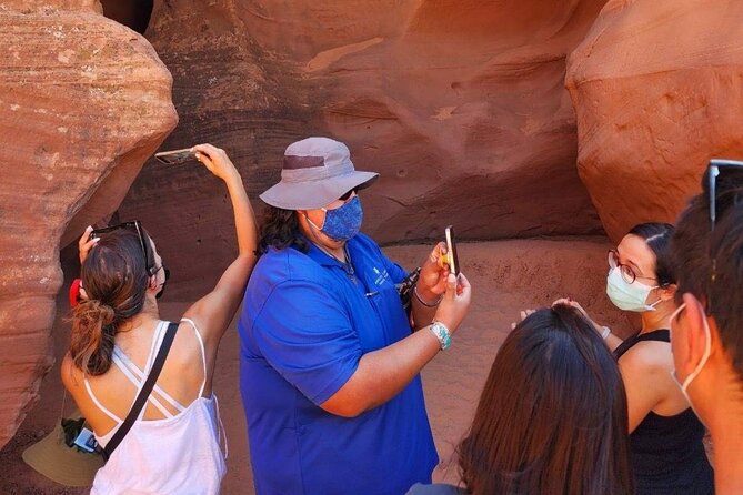 Upper Antelope Canyon Tour With Shuttle Ride and Tour Guide