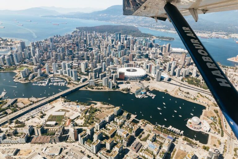 Vancouver: Seaplane and Capilano Suspension Bridge Combo