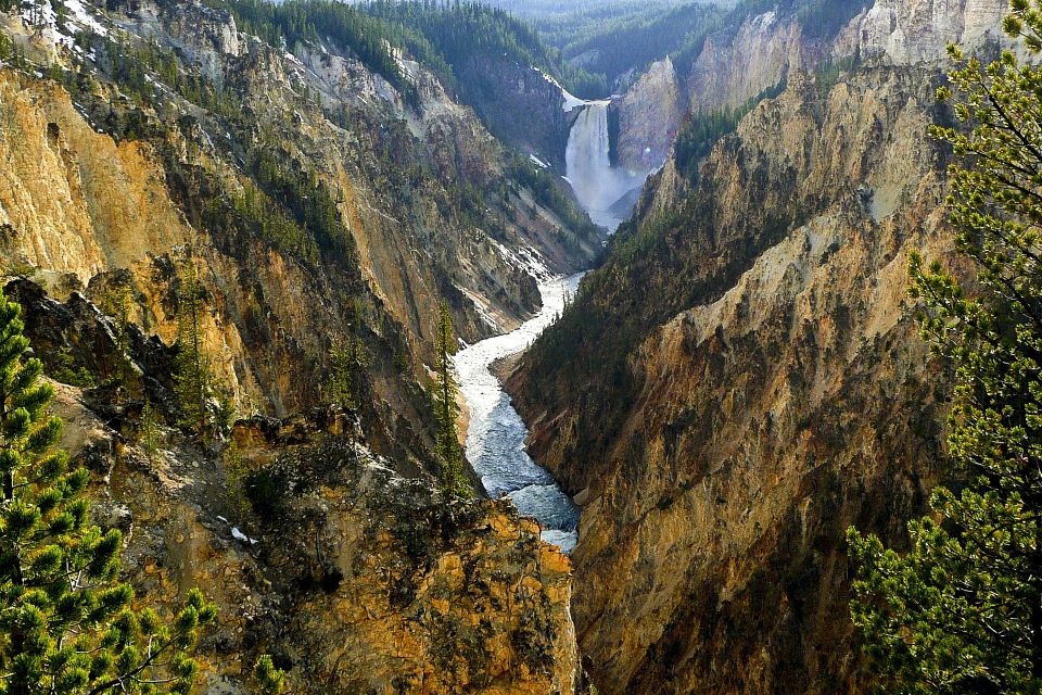 West Yellowstone: Yellowstone Day Tour Including Entry Fee - Tour Duration and Guide Information
