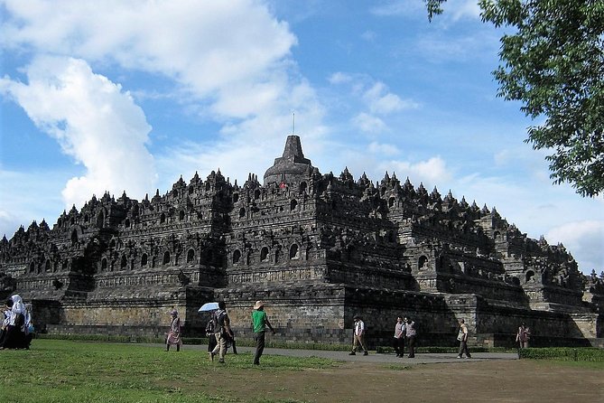 Yogyakarta Cultural Tour: Borobudur Temple, Prambanan Temple and Merapi Volcano