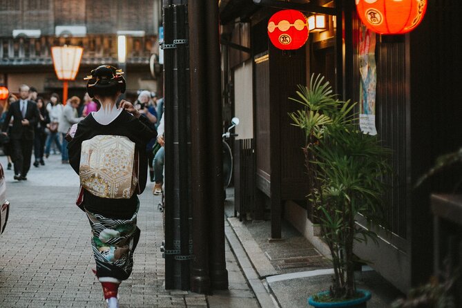 2 Hour Night Walking Tour Throughout Gion in a Small Group - Key Points