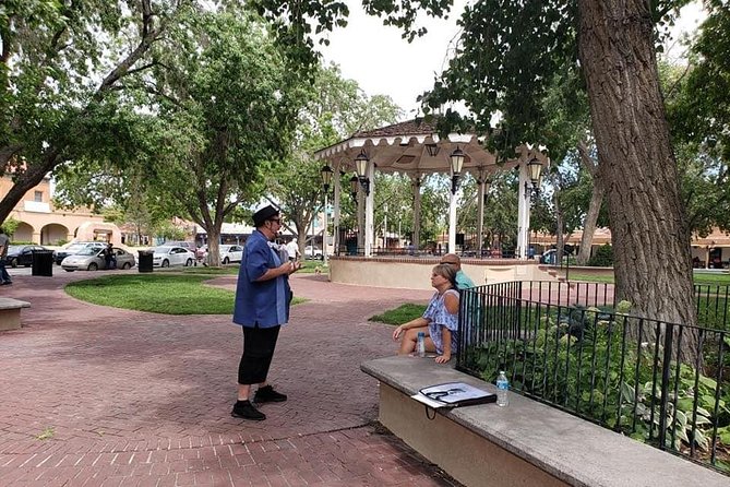 12pm - Public High Noon History, Legends & Lore Tour - Guided Old Town Stroll - Group Size and Interaction