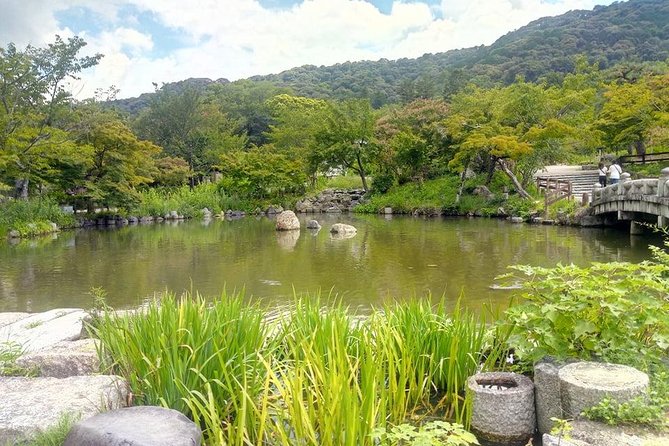 2 Hours Tour in Historic Gion: Geisha Spotting Area Tour - Guiding and Management Details