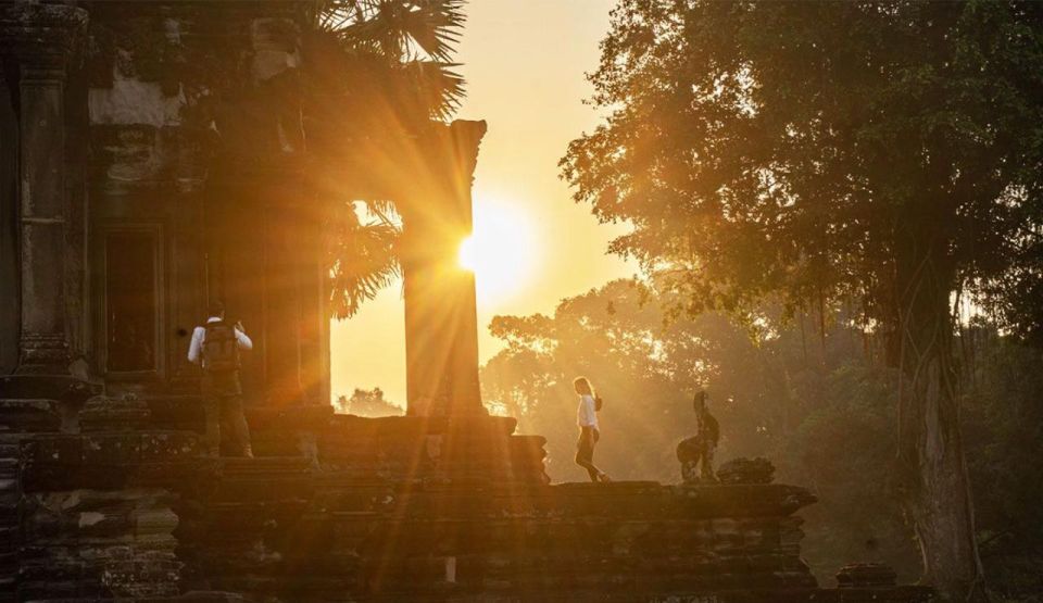 Angkor Sunrise & Small Circuitby Tuk- Tuk Include Breakfast - English-Speaking Driver Assistance