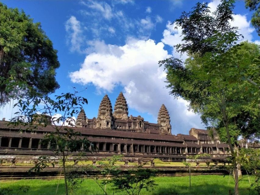 Angkor Wat With Small Tour Circle - Experience Monkeys and Temples