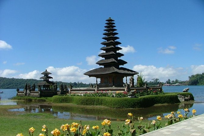 Bali Private Tour: Ulun Danu Temple, Iconic Handara Gate & Tanah Lot Sunset. - Temple Exploration