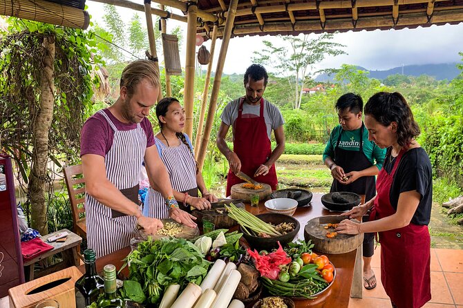 Balinese Vegan Cooking Class With Fresh Harvesting & Garden Tour - Explore Lush Gardens for Fresh Ingredients