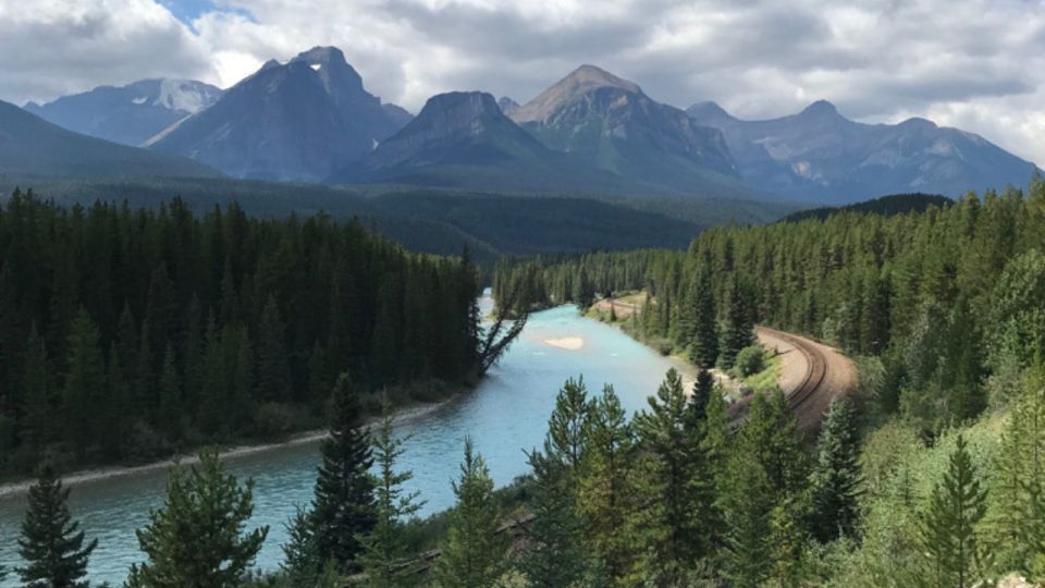 Banff/Canmore: Sunrise Experience at Moraine Lake - Highlights