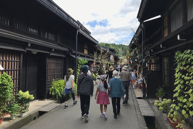 Experience Takayama Old Town 30 Minutes Walk - Meeting Point and Time
