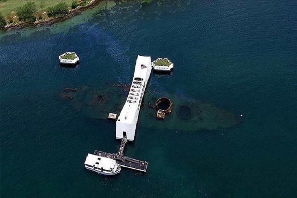 From Kauai: USS Arizona Memorial and Honolulu City Tour - Experience