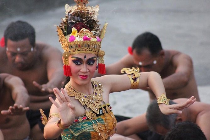 Half-Day Tour: Uluwatu Temple and Kecak Fire Dance Show - Highlights of the Uluwatu Temple