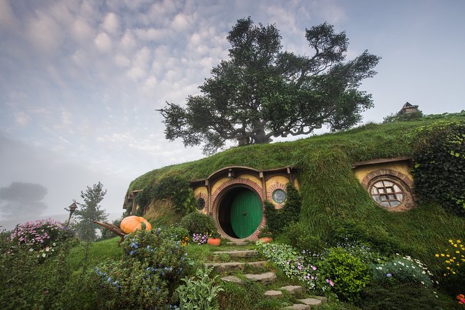 Hobbiton Movie Set Banquet Experience Private Tour From Auckland - Reviews