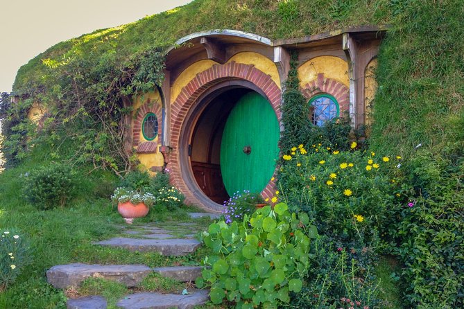 Hobbiton Movie Set Tour With Lunch From Auckland - Dining Experience