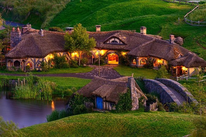Hobbiton & Waitomo Caves Small Group Tour From Auckland - Meeting Point and Pickup