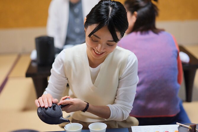 Japanese Tea With a Teapot Experience in Takayama - Tatami Room Setting