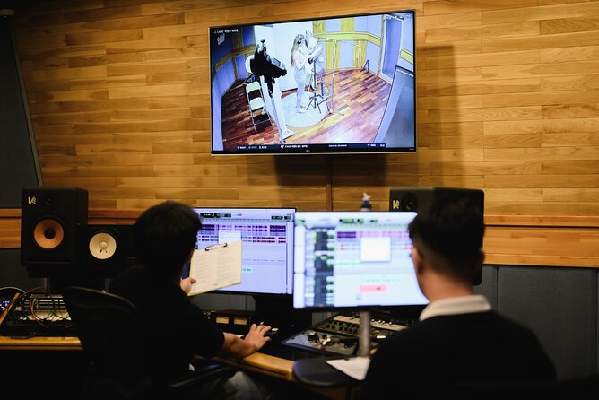 K-Pop Making Class With a Producer - Meet the Producer