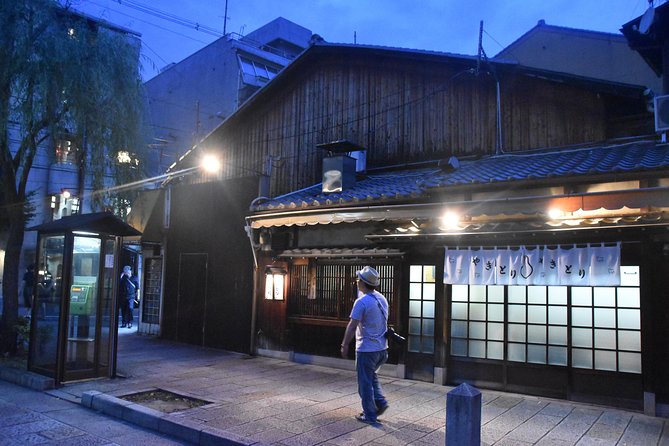 Kyoto Gion Night Walk & Japanese Whiskey Bar - Whiskey Tasting Experience